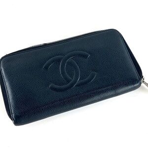 Vintage Chanel Black Caviar Leather Zippy Wallet
